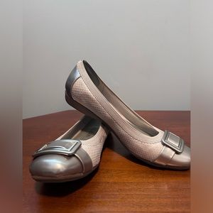 Anne Klein iflex unice beige faux embossed snake with gold toe cap and heel 81/2